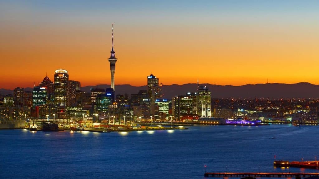 Travel Guide to New Zealand: Exploring the Land of The Long White Cloud